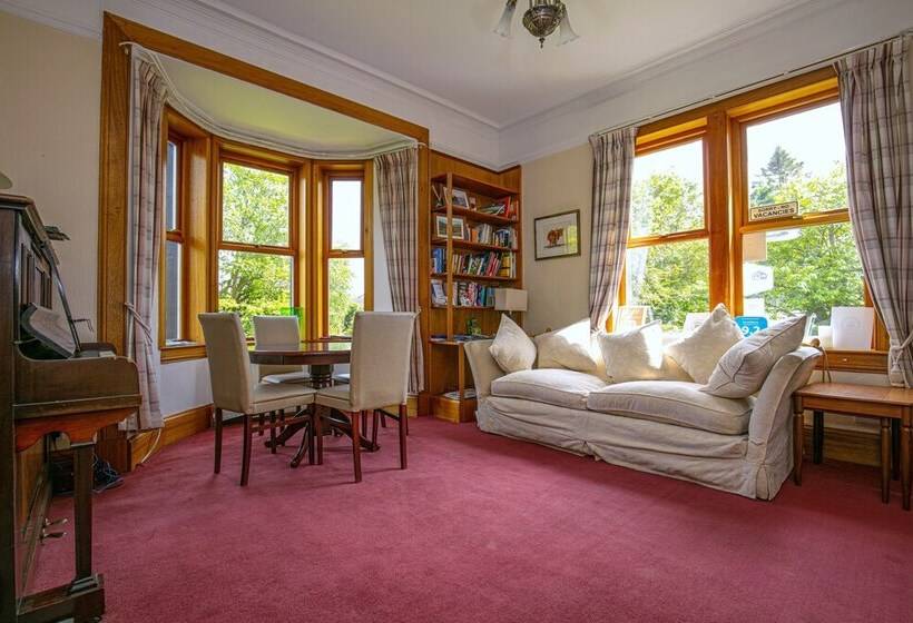 住宿加早餐  The Hawthorns