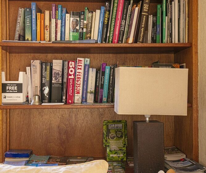 민박 The Hawthorns