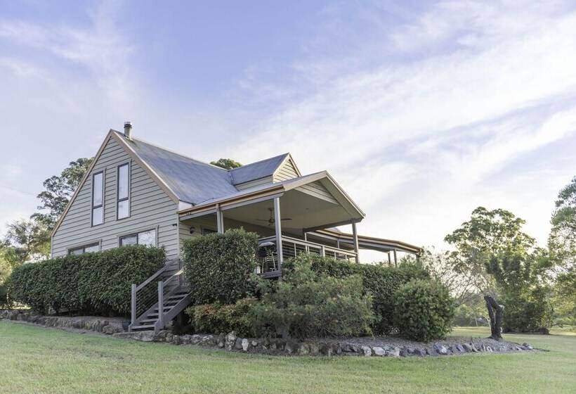 Clarendon Forest Retreat