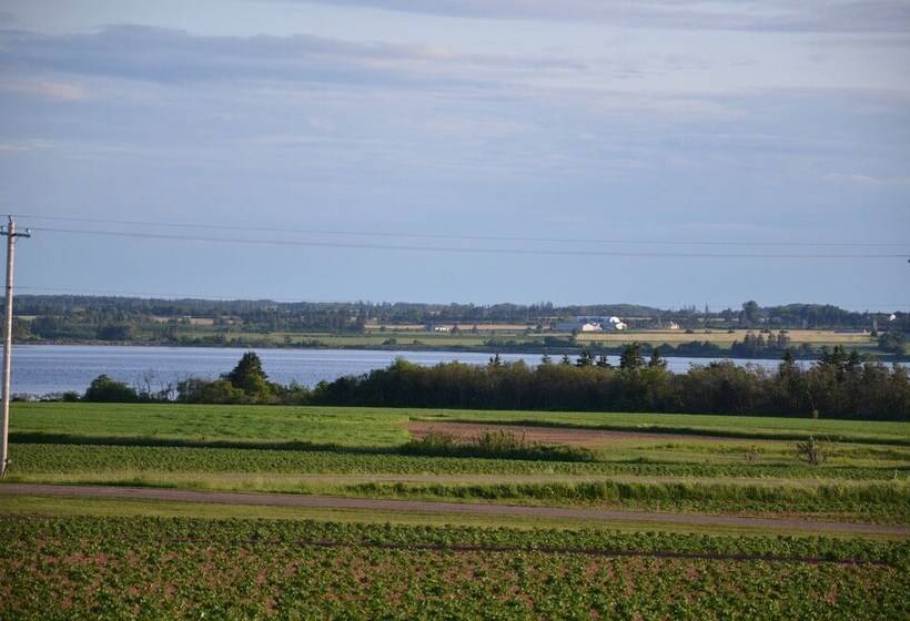 Greenwich Moonlight Bay Cottage