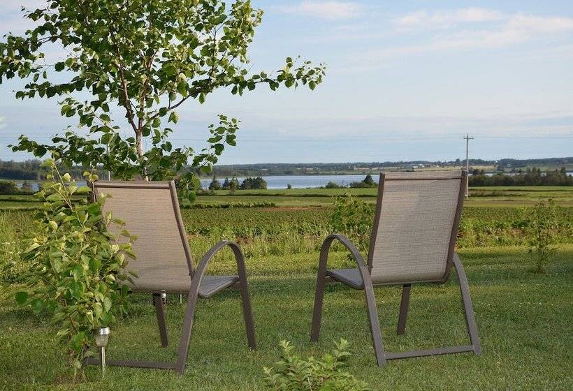 Greenwich Moonlight Bay Cottage