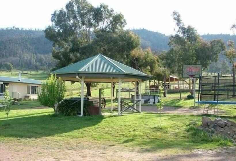 Berner B&b, Halls On Falls Homestead