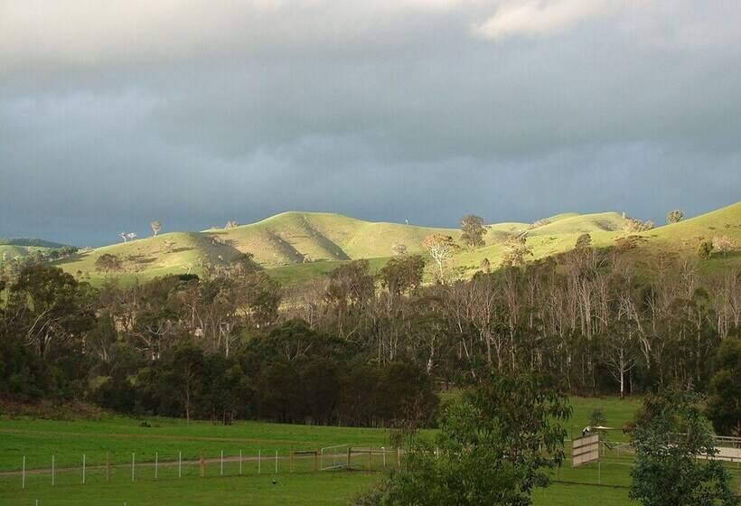 Berner B&b, Halls On Falls Homestead