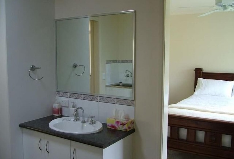 Berner B&b, Halls On Falls Homestead