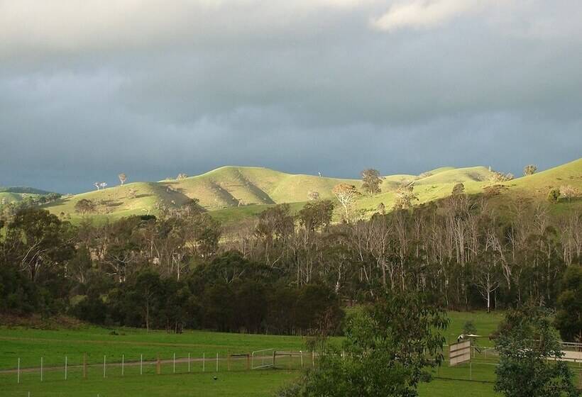 Berner B&b, Halls On Falls Homestead