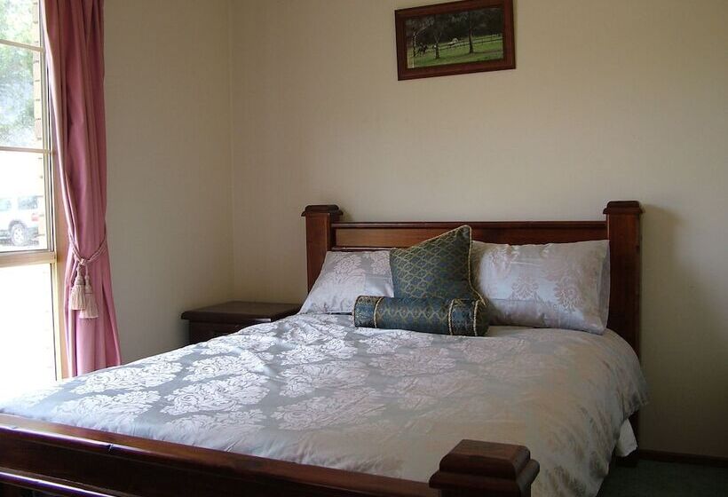 Berner B&b, Halls On Falls Homestead