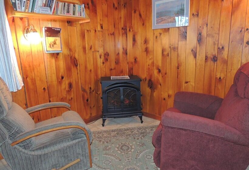 Hay Lake Lodge & Cottages