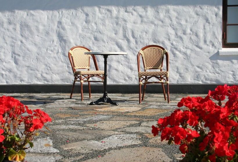 Hoby Gård Bed & Breakfast