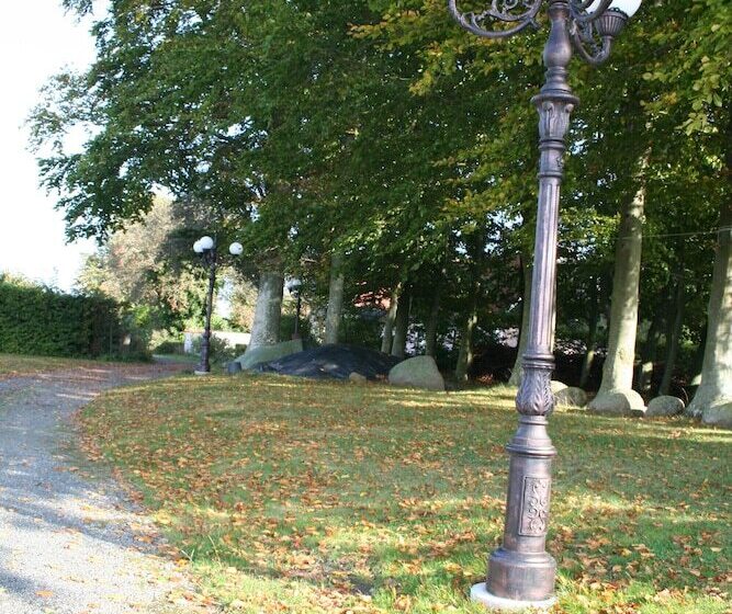 Hoby Gård Bed & Breakfast