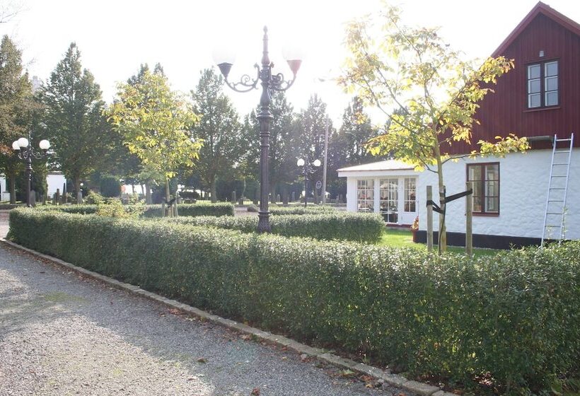 Hoby Gård Bed & Breakfast