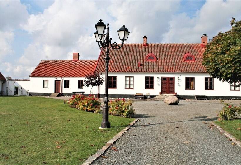 Hoby Gård Bed & Breakfast