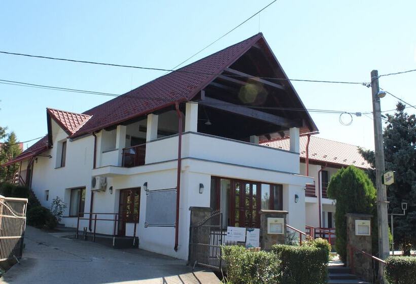 فندق فئة نجمة واحدة Aranyhordó Panzió étterem és Pizzéria