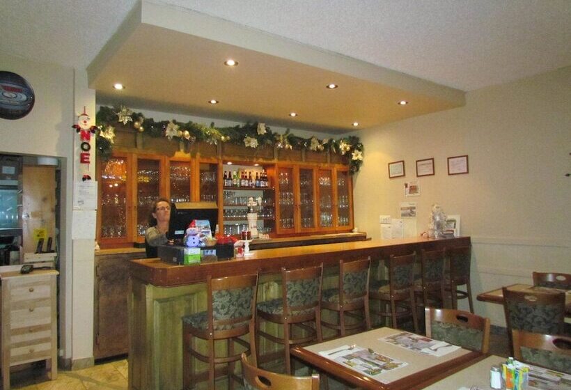 여관 L Auberge Et Restaurant La Glacière