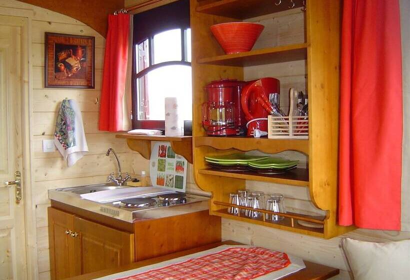 Хостел Les Roulottes Du Sud Ouest