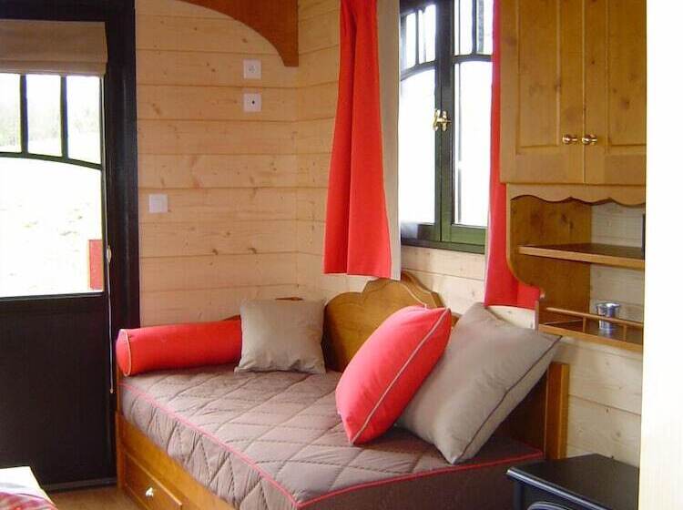 Хостел Les Roulottes Du Sud Ouest