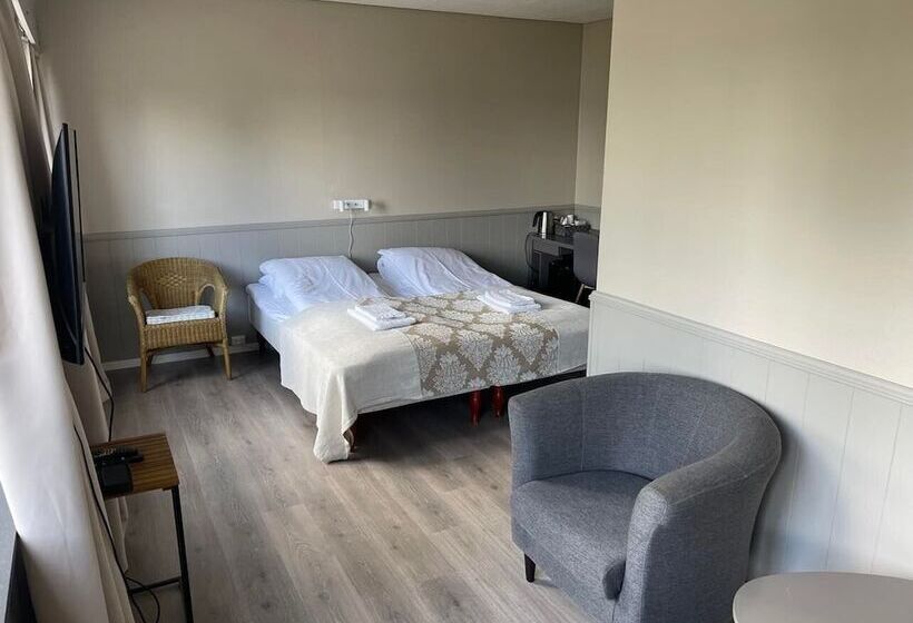 فندق فئة نجمة واحدة Sørreisa Hotell
