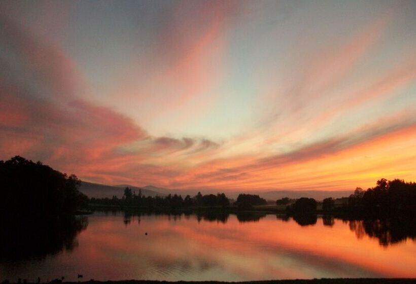 فندق فئة نجمة واحدة The Lodge On The Loch Of Aboyne