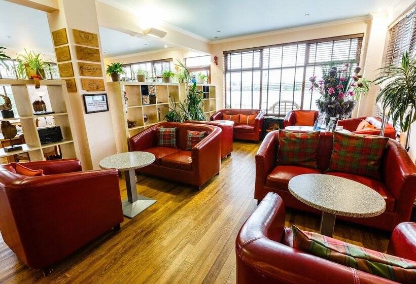 여관 The Lodge On The Loch Of Aboyne