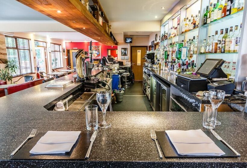 فندق فئة نجمة واحدة The Lodge On The Loch Of Aboyne