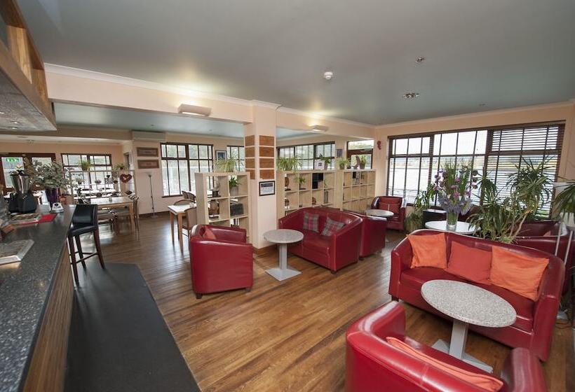 여관 The Lodge On The Loch Of Aboyne