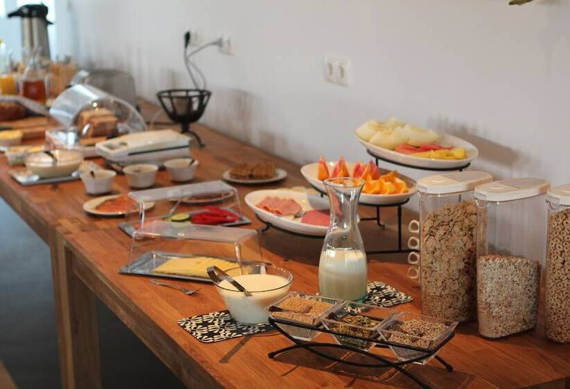 مسافرخانه Vogur Country Lodge