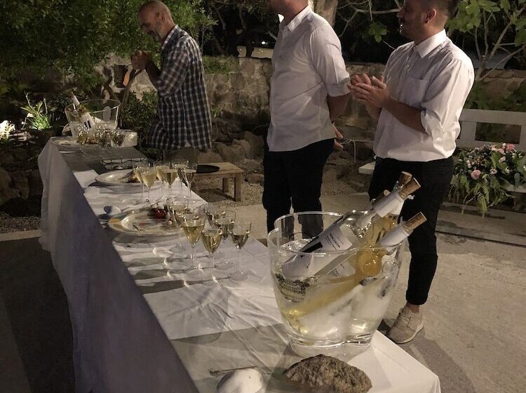 בית מלון כפרי Angelina Aegina Boutique Escape