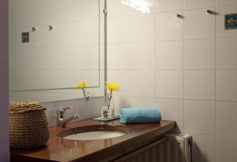 בית מלון כפרי Angelina Aegina Boutique Escape