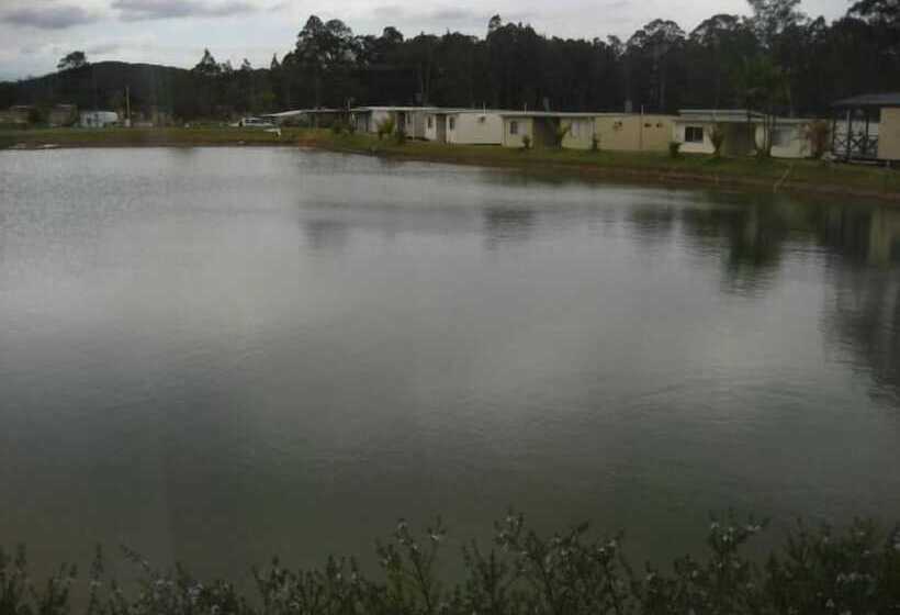 בית מלון כפרי Australian Motor Home Tourist Park Twelve Mile Creek