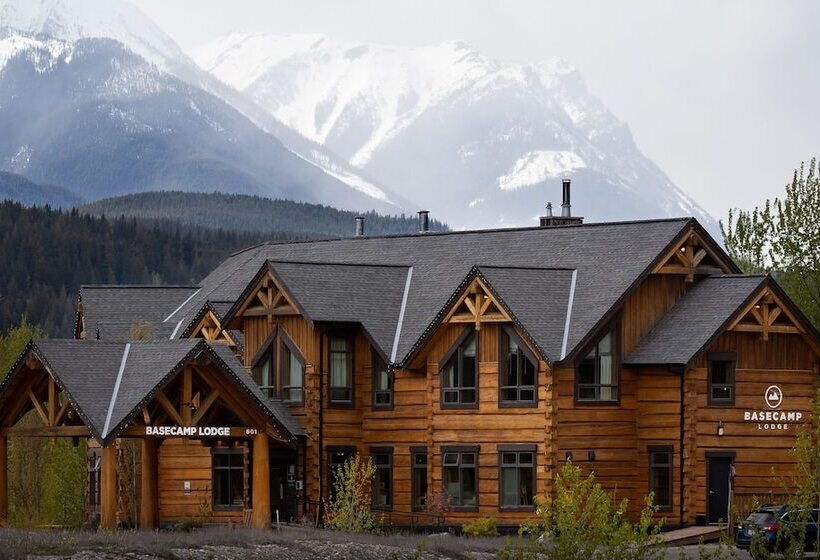 בית מלון כפרי Basecamp Lodge Golden