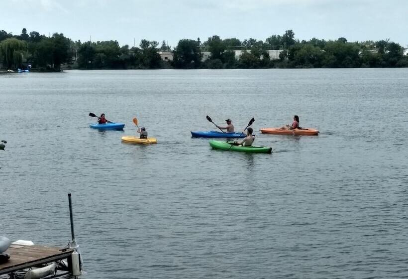 فندق Curriers Lakeview Lodge