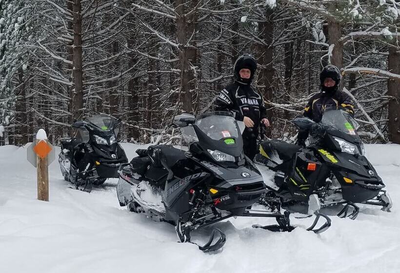 فندق Curriers Lakeview Lodge