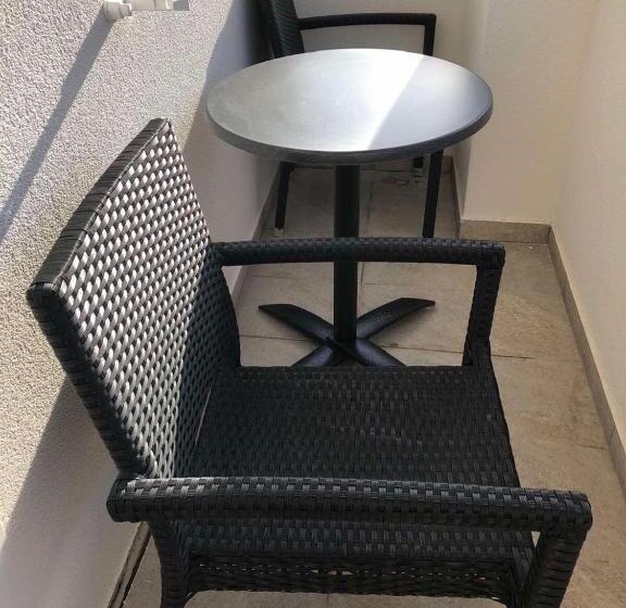 酒店 Diklo Beach Rooms Adults Only