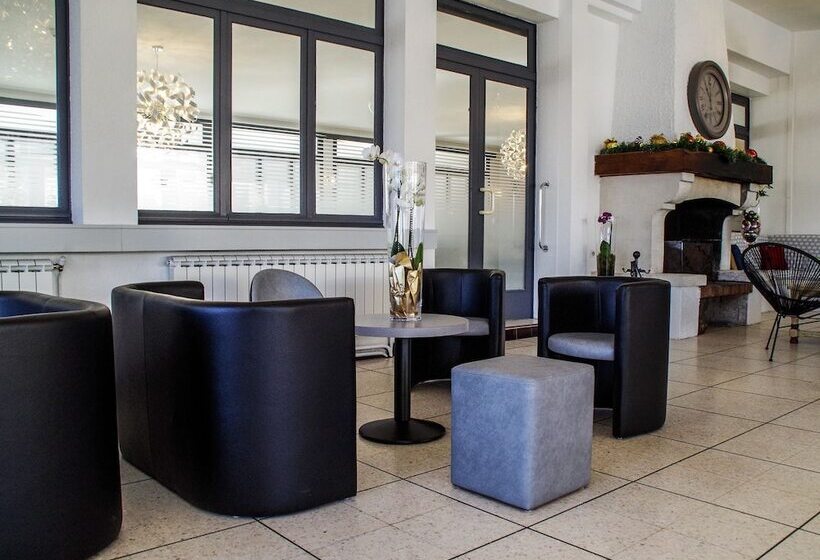 ホテル Hôtel Restaurant Robinson