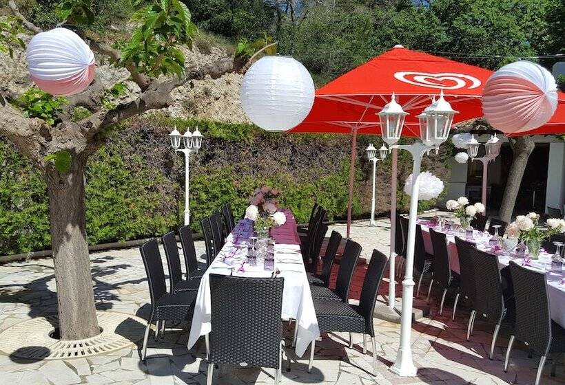 ホテル Hôtel Restaurant Robinson