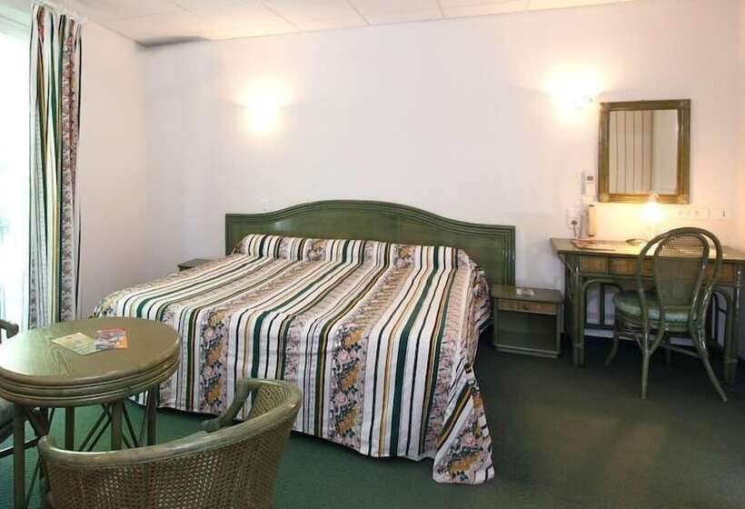 ホテル Hôtel Restaurant Robinson