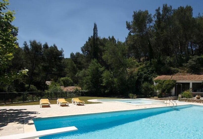 ホテル Hôtel Restaurant Robinson