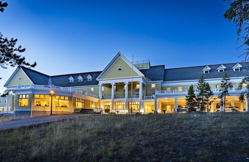 Lake Yellowstone Hotel & Cabins   Inside The Park