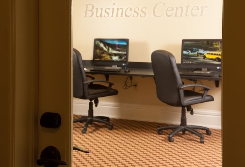 Lake Yellowstone Hotel & Cabins   Inside The Park