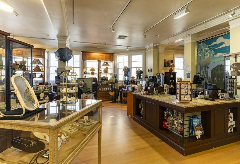 Lake Yellowstone Hotel & Cabins   Inside The Park