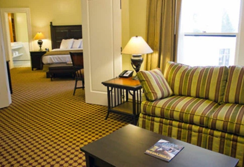 Lake Yellowstone Hotel & Cabins   Inside The Park