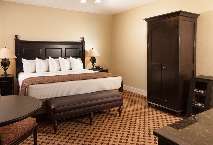 Lake Yellowstone Hotel & Cabins   Inside The Park