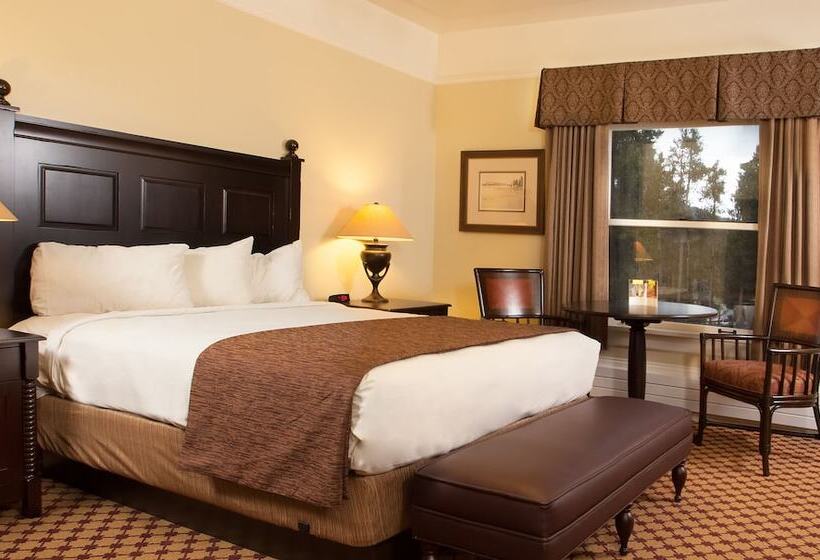 Lake Yellowstone Hotel & Cabins   Inside The Park