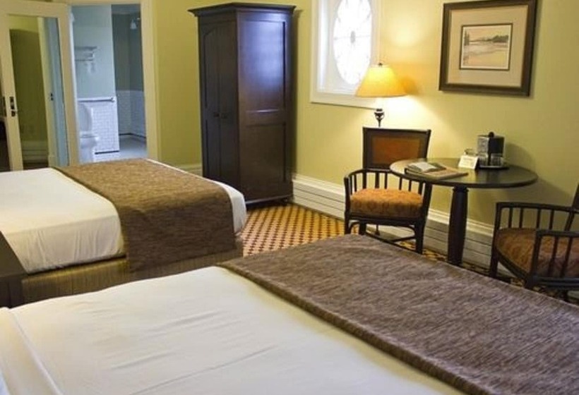 Lake Yellowstone Hotel & Cabins   Inside The Park