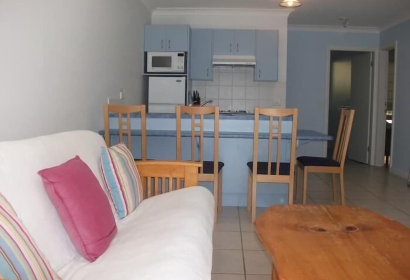 בית מלון כפרי Lakeshore Lodge