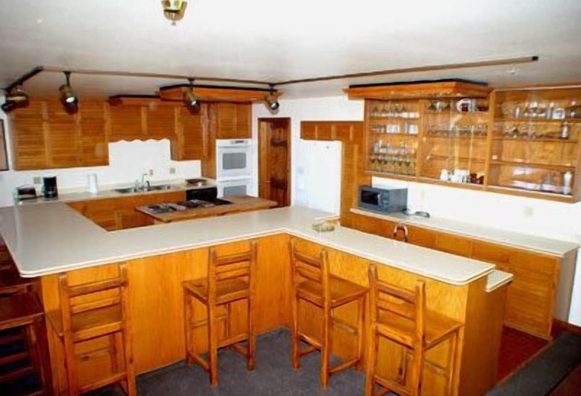 فندق Pahaska Tepee Resort