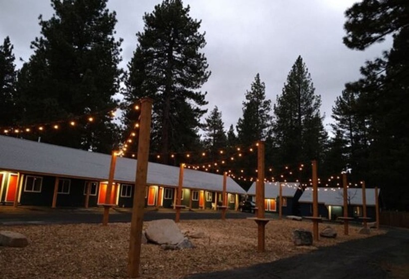 Отель Playpark Lodge