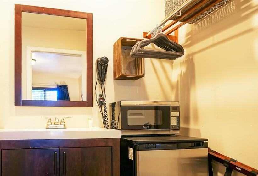 Отель Playpark Lodge