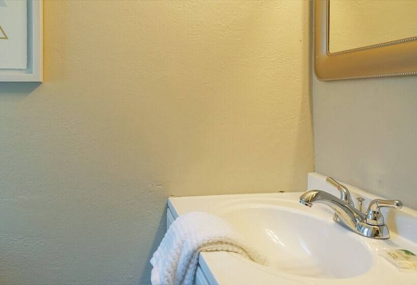 Отель Playpark Lodge