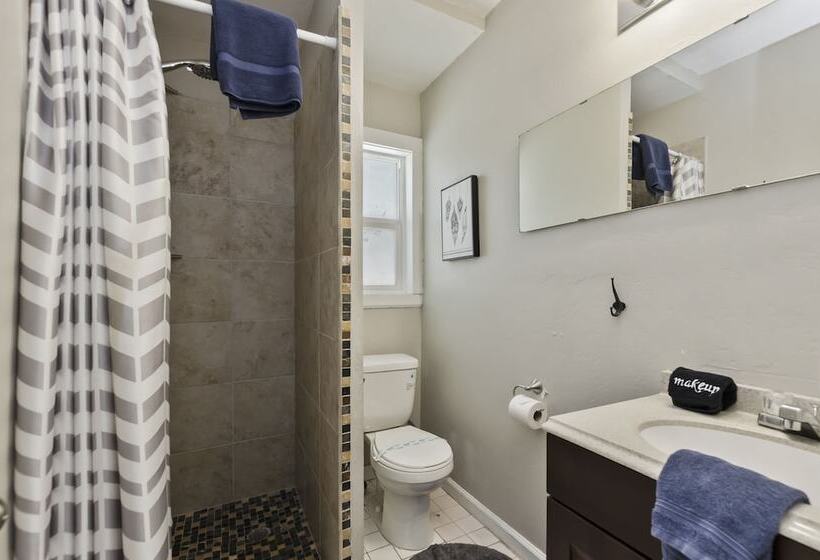 Отель Playpark Lodge