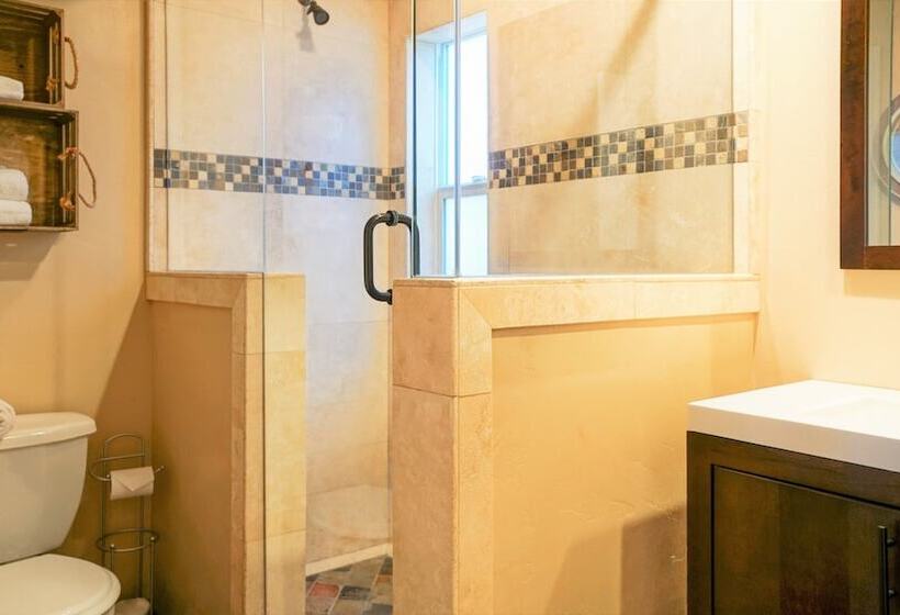 Отель Playpark Lodge